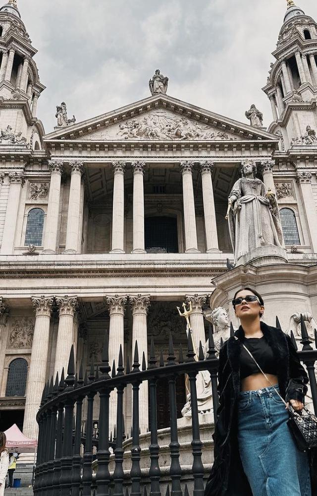 Avneet Kaur looked stunning as she opted for a cool look in a blue denim skirt and black crop top paired with a matching overcoat for her day out